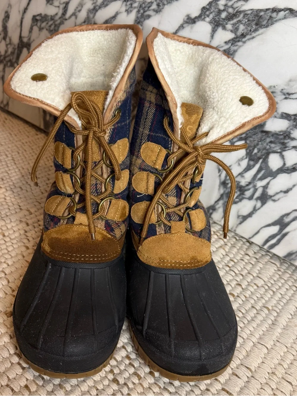 STQ Women's Plaid Winter Duck Boots Size 9 Waterproof Snow Shoes Navy Tan